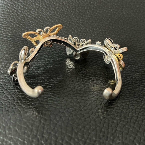 Veronica Diné Navajo Butterfly
Cuff Bracelet - Picture 4 of 16